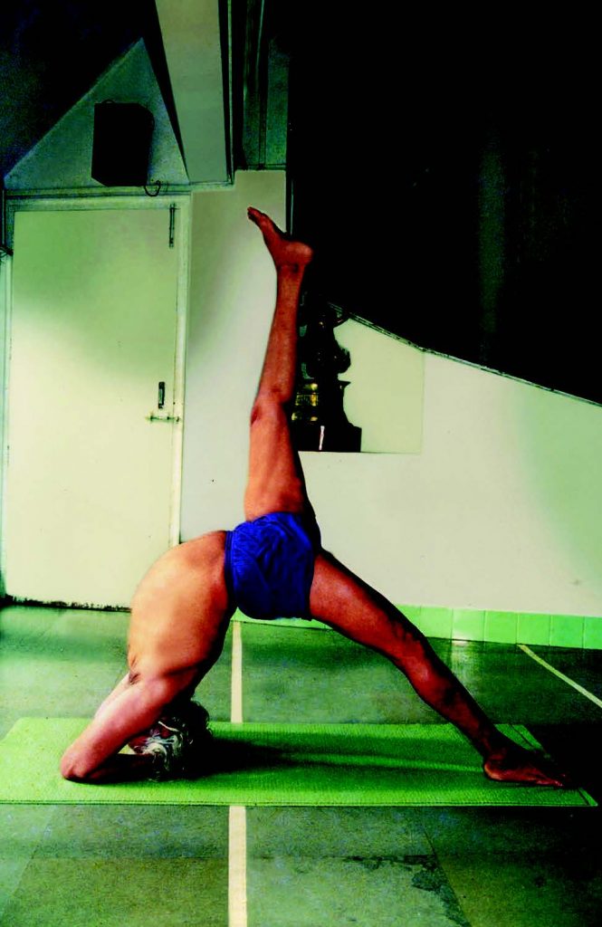 EKA PADA VIPARITA DANDASANA (ONE LEG REVERSED STAFF POSE)