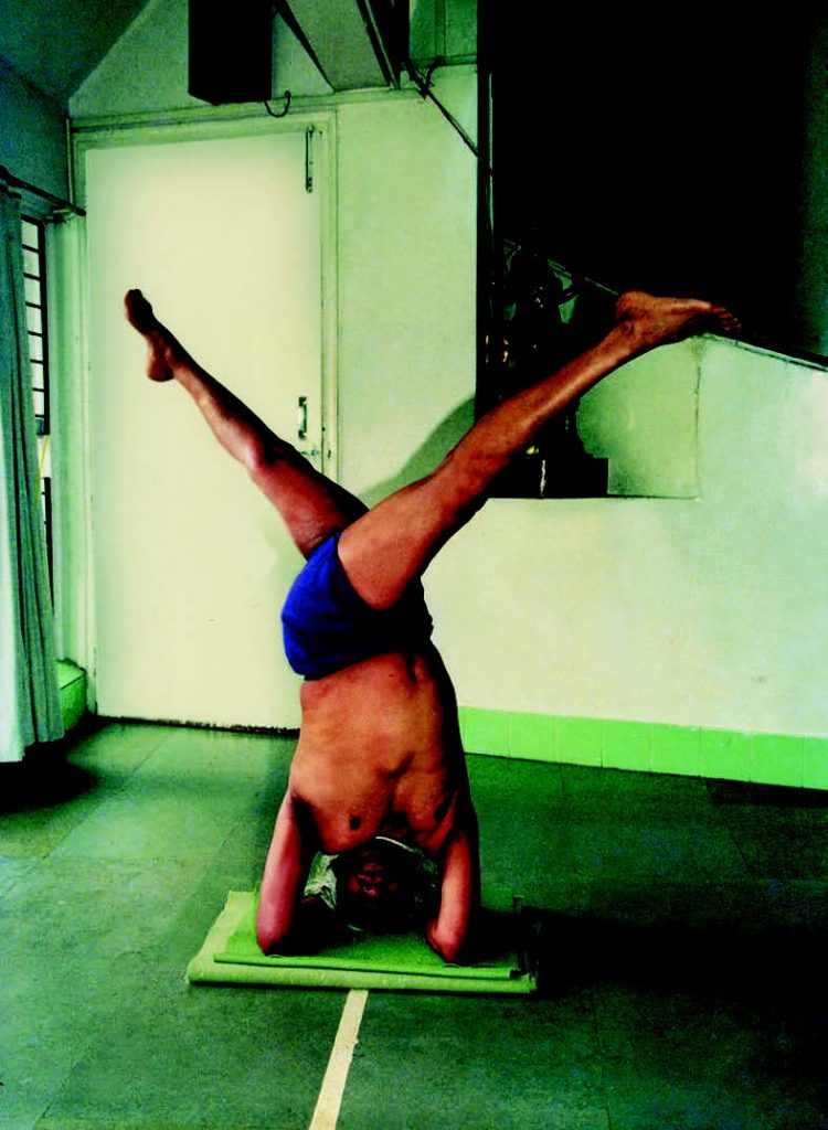 PARIVRITTAIKAPADA SIRSASANA (REVOLVED ONE LEG HEAD POSE)